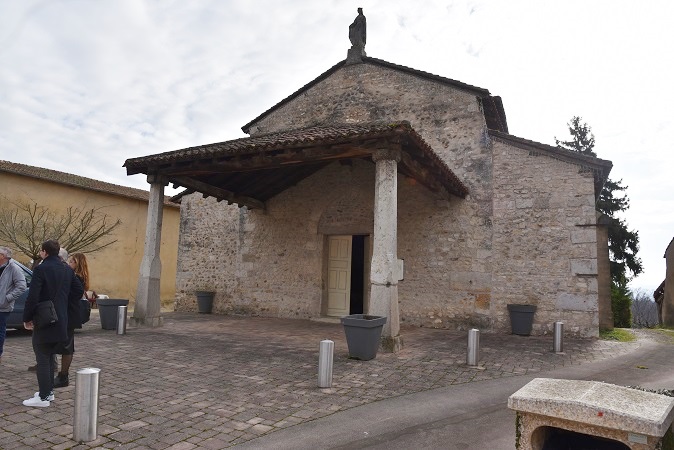 Porche de l'église de Villette-sur-Ain