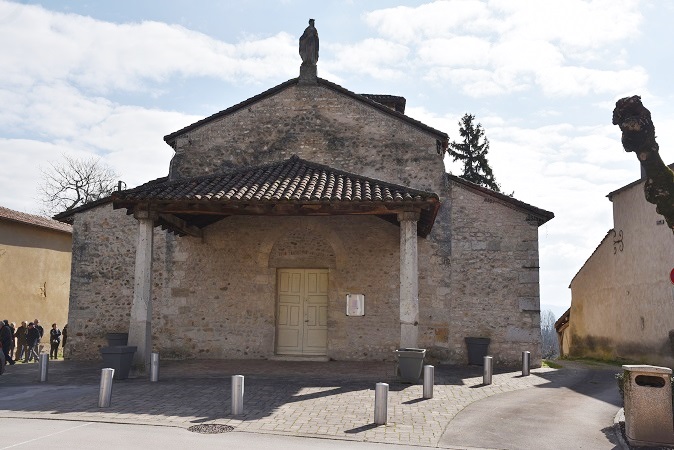 Porche de l'église de Villette-sur-Ain