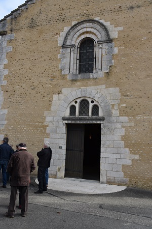 Façade sud et façade est de l'église de Romans