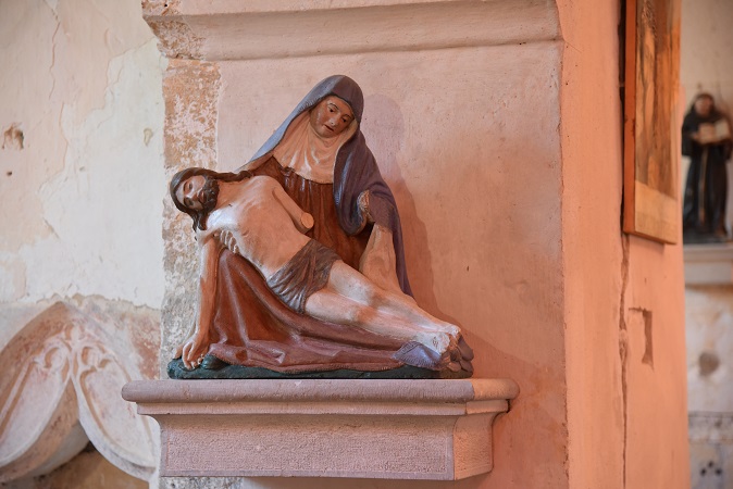 Statue Notre-Dame-de-la-Pitié de l'église de Villette-sur-Ain