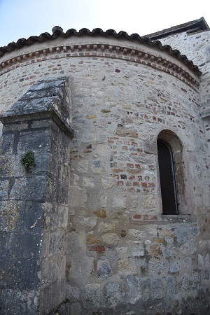 Abside de l'église de Baneins