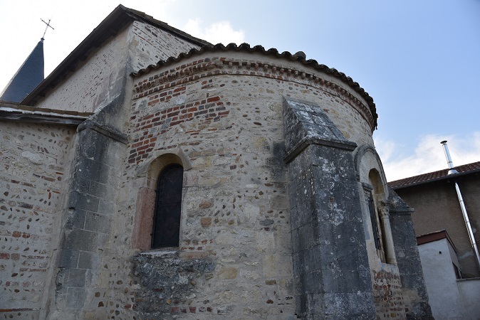 Abside de l'église de Baneins