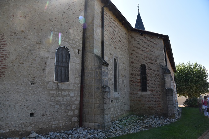 Façade nord de l'église de Chaneins