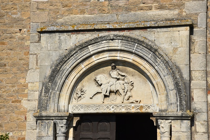 Tympan de l'église de Baneins