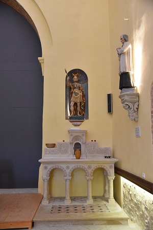 Nef de l'église de Romans